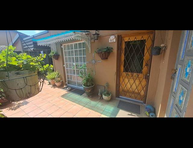 3 BEDROOM TOWNHOUSE FOR SALE IN SPRINGS